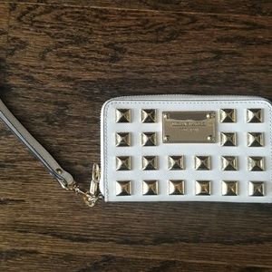 michael kors wristlit